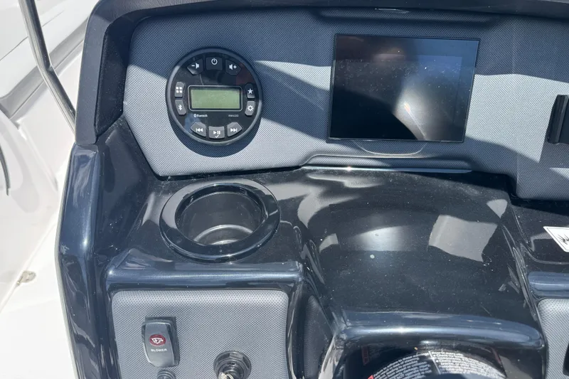 Slide: The Image of Dashboard of 2025 Yamaha Boats SX190 with control panel and display screen. - 18