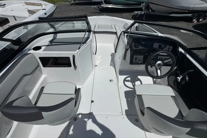 Slide: The Image of 2025 Yamaha Boats SX190 interior with dual seating and modern dashboard. - 5