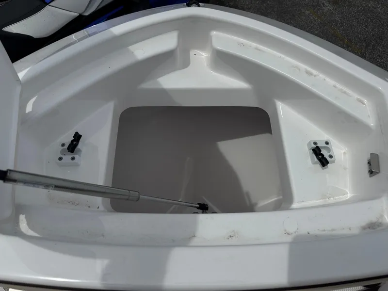Slide: The Image of Open storage compartment on 2025 Yamaha Boats 255 FSH Sport H. - 10