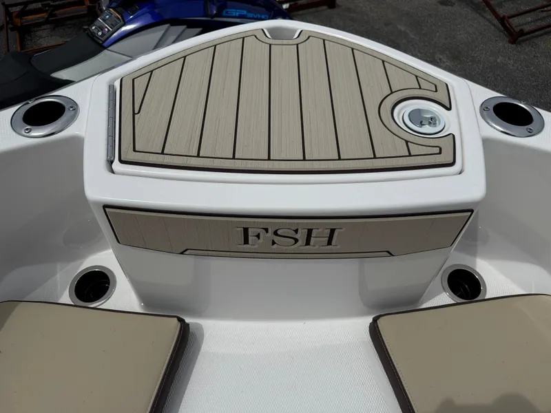 Slide: The Image of 2025 Yamaha Boats 255 FSH Sport H, featuring sleek deck design and cup holders. - 9