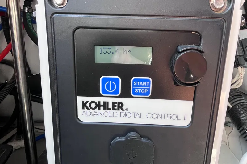 Slide: The Image of Kohler Advanced Digital Control II on Formula 370 Super Sport, 2017 model, displaying 133.4 hours. - 46