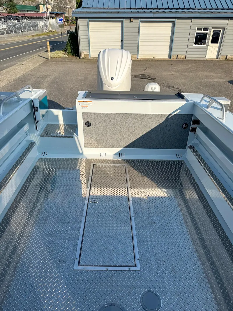 Slide: The Image of 2024 Hewescraft 240 Ocean Pro ET HT boat deck with aluminum flooring and outboard motor. - 10