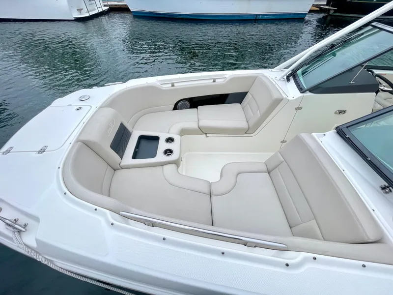 Slide: The Image of Boston Whaler 270 Vantage 2017 - 10