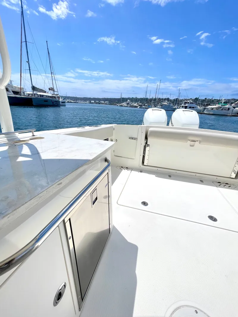 Slide: The Image of Boston Whaler 270 Vantage 2017 - 11