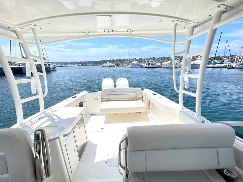 Slide: The Image of Boston Whaler 270 Vantage 2017 - 14