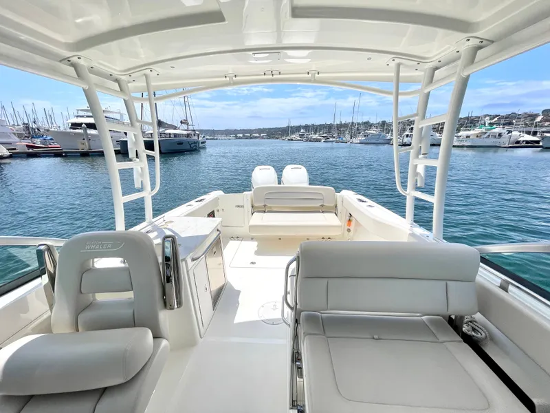 Slide: The Image of Boston Whaler 270 Vantage 2017 - 15