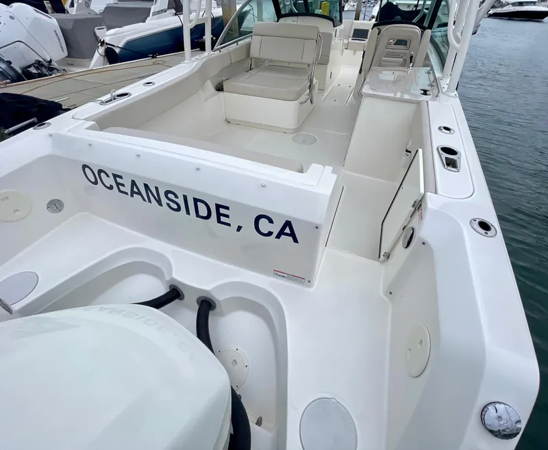 Slide: The Image of Boston Whaler 270 Vantage 2017 - 16