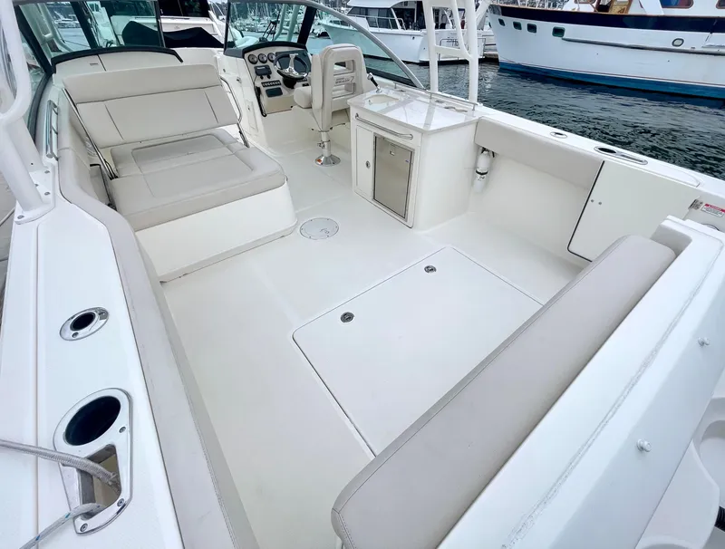 Slide: The Image of Boston Whaler 270 Vantage 2017 - 17