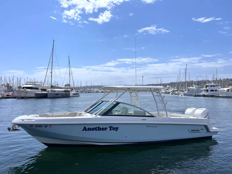 Slide: The Image of Boston Whaler 270 Vantage 2017 - 2