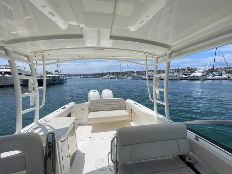 Slide: The Image of Boston Whaler 270 Vantage 2017 - 20