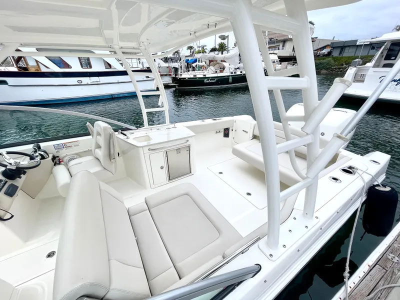 Slide: The Image of Boston Whaler 270 Vantage 2017 - 22