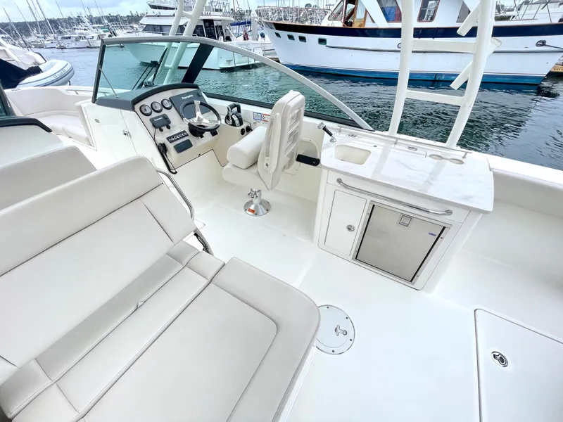 Slide: The Image of Boston Whaler 270 Vantage 2017 - 26