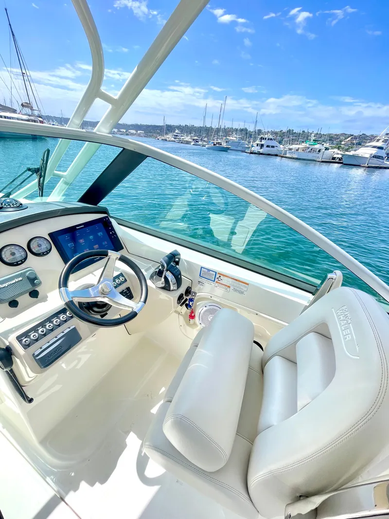 Slide: The Image of Boston Whaler 270 Vantage 2017 - 27