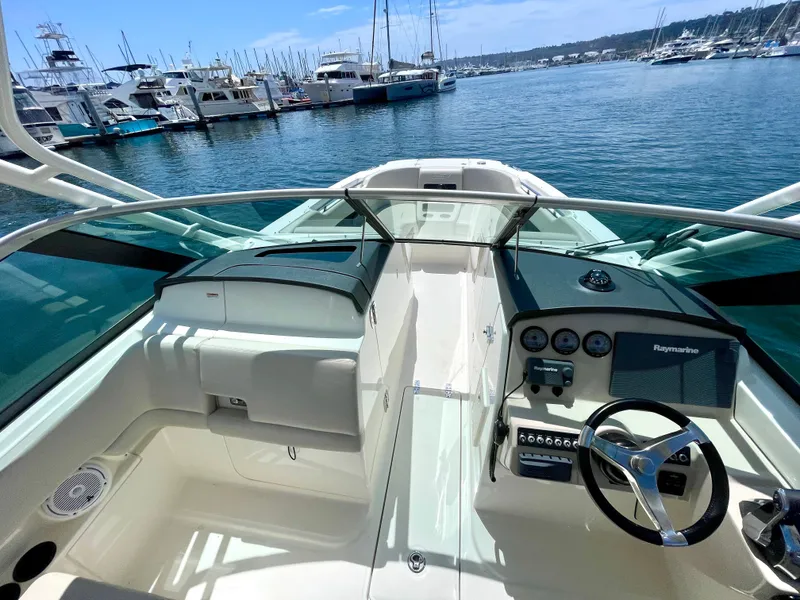 Slide: The Image of Boston Whaler 270 Vantage 2017 - 28