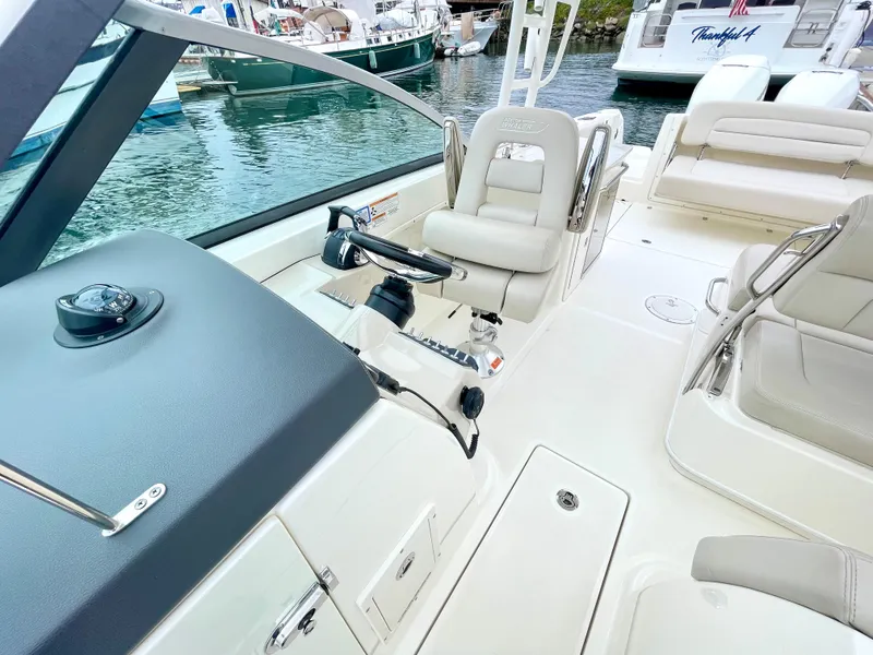 Slide: The Image of Boston Whaler 270 Vantage 2017 - 29
