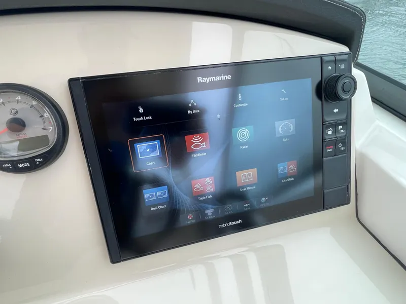 Slide: The Image of Boston Whaler 270 Vantage 2017 - 31