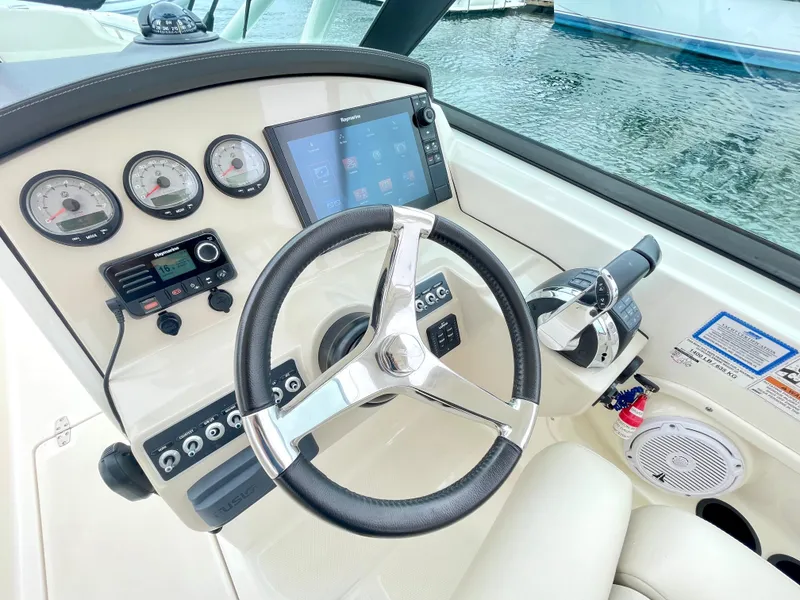 Slide: The Image of Boston Whaler 270 Vantage 2017 - 33