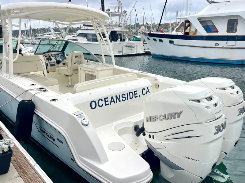 Slide: The Image of Boston Whaler 270 Vantage 2017 - 6