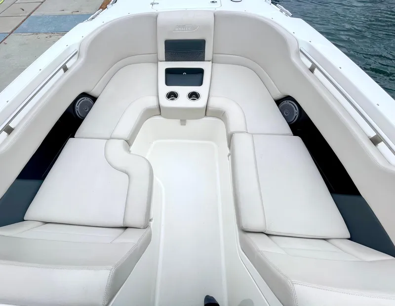 Slide: The Image of Boston Whaler 270 Vantage 2017 - 9