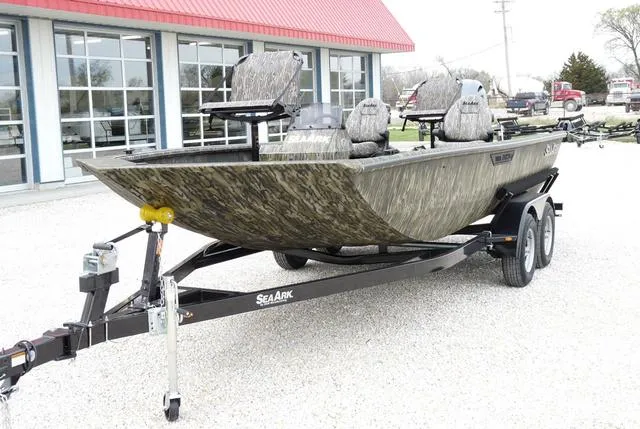 Slide: The Image of SeaArk Shadow 20 2025 - 6