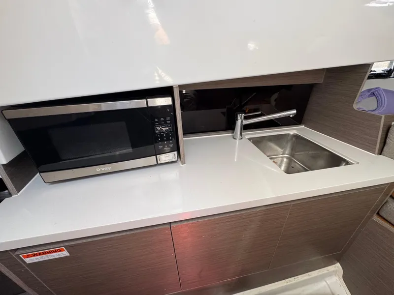 Slide: The Image of Beneteau Flyer 9 SUNdeck 2023 - 19