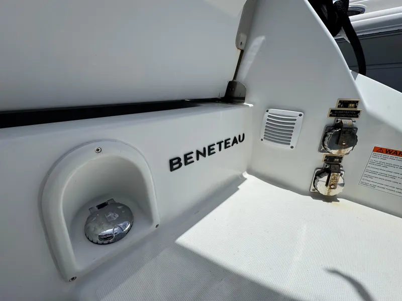 Slide: The Image of Beneteau Flyer 9 SUNdeck 2023 - 25