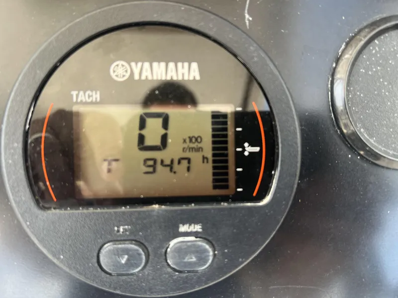 Slide: The Image of Boston Whaler 235 Conquest 2000 - 10