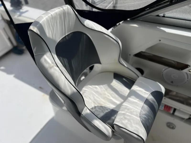 Slide: The Image of Boston Whaler 235 Conquest 2000 - 14