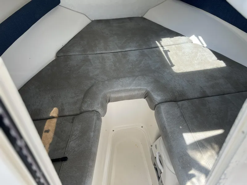 Slide: The Image of Boston Whaler 235 Conquest 2000 - 15