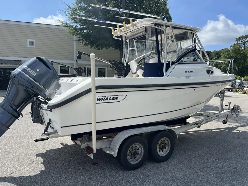Slide: The Image of Boston Whaler 235 Conquest 2000 - 3