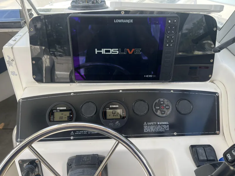 Slide: The Image of Boston Whaler 235 Conquest 2000 - 9