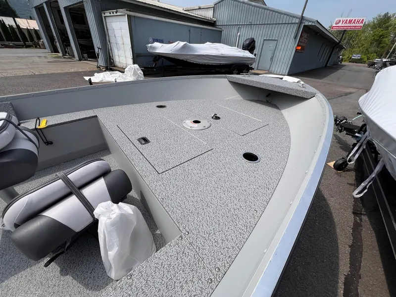 Slide: The Image of Starcraft Patriot 16 TL 2025 - 10