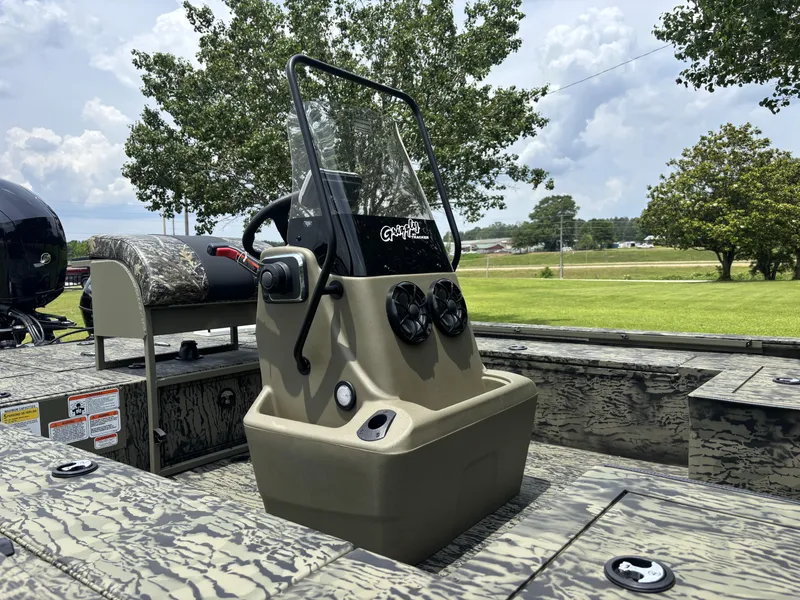 Slide: The Image of Tracker Grizzly 2072 CC Sportsman Kicker 2025 - 12