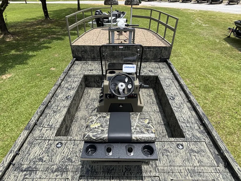 Slide: The Image of Tracker Grizzly 2072 CC Sportsman Kicker 2025 - 14