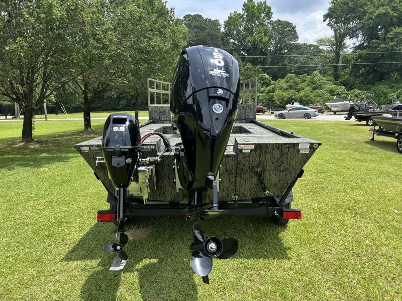 Slide: The Image of Tracker Grizzly 2072 CC Sportsman Kicker 2025 - 6