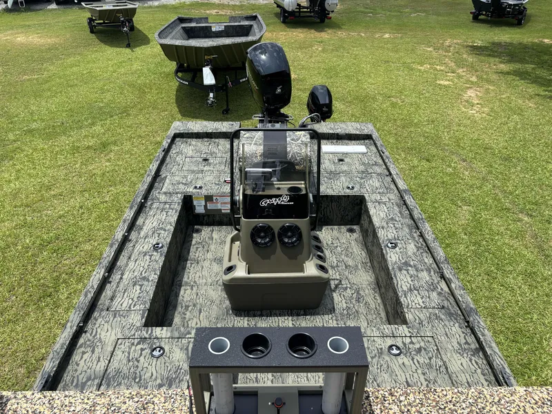Slide: The Image of Tracker Grizzly 2072 CC Sportsman Kicker 2025 - 9