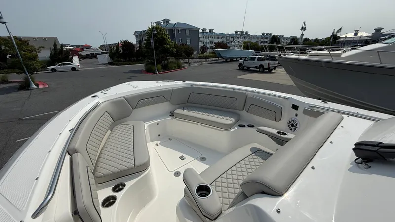 Slide: The Image of Pursuit S 328 Sport 2025 - 60