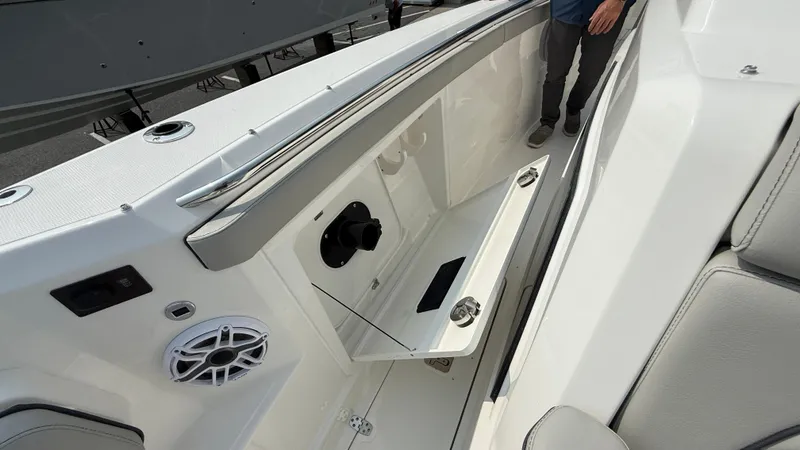 Slide: The Image of Pursuit S 328 Sport 2025 - 78