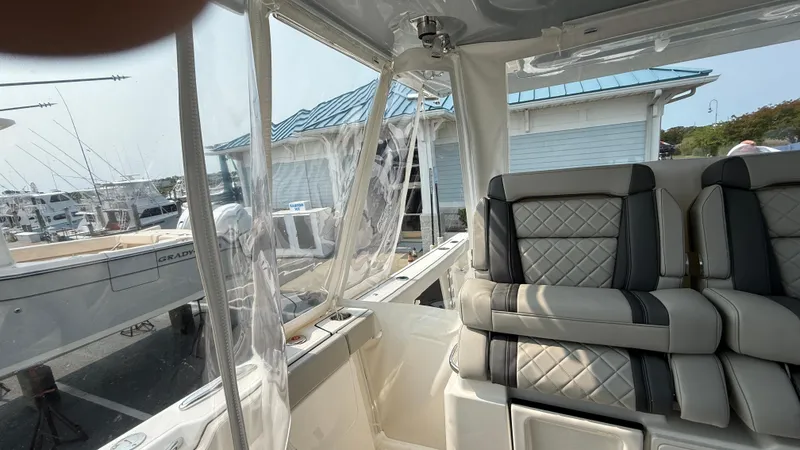 Slide: The Image of Pursuit S 328 Sport 2025 - 82