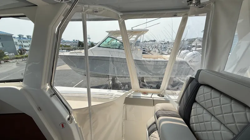 Slide: The Image of Pursuit S 328 Sport 2025 - 83