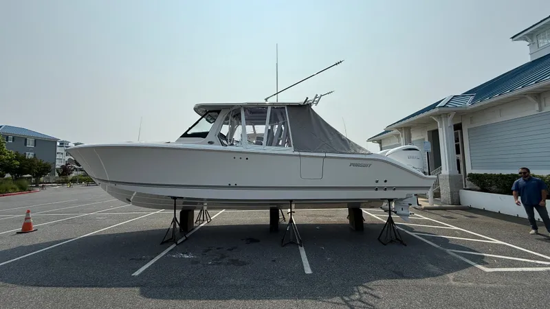 Slide: The Image of Pursuit S 328 Sport 2025 - 88