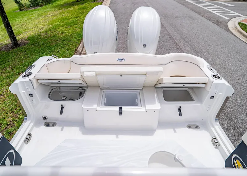 Slide: The Image of Sea Hunt Ultra 265 SE 2026 - 11