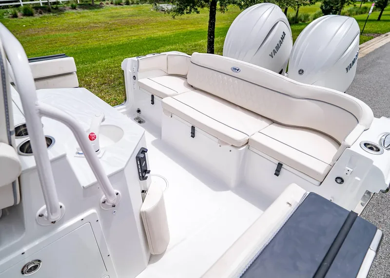 Slide: The Image of Sea Hunt Ultra 265 SE 2026 - 12