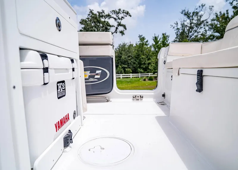 Slide: The Image of Sea Hunt Ultra 265 SE 2026 - 14