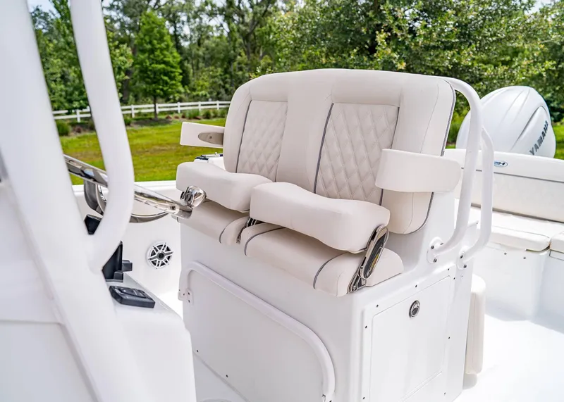 Slide: The Image of Sea Hunt Ultra 265 SE 2026 - 20