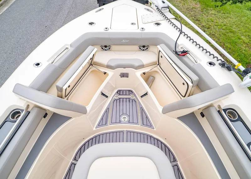 Slide: The Image of Scout 305 LXF 2023 - 12