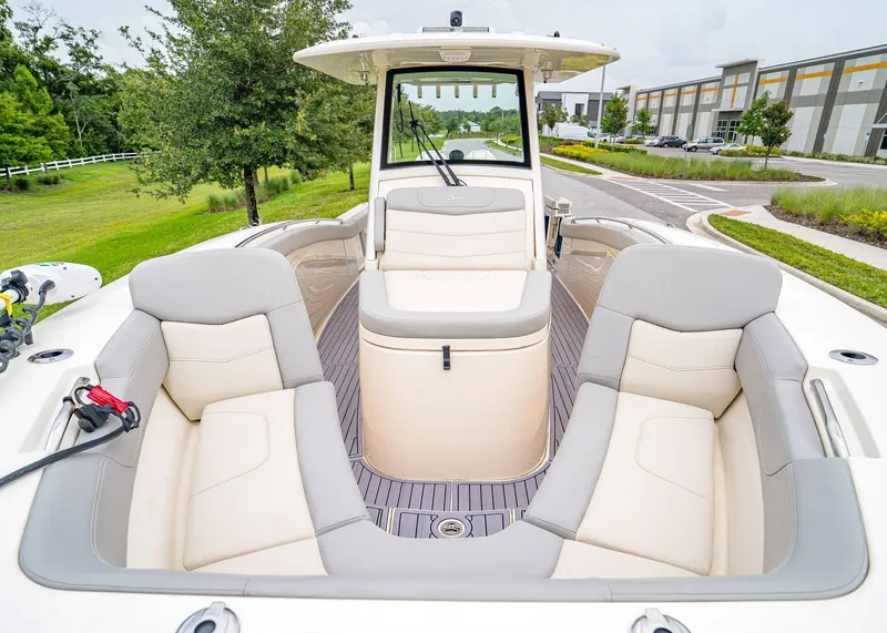 Slide: The Image of Scout 305 LXF 2023 - 14