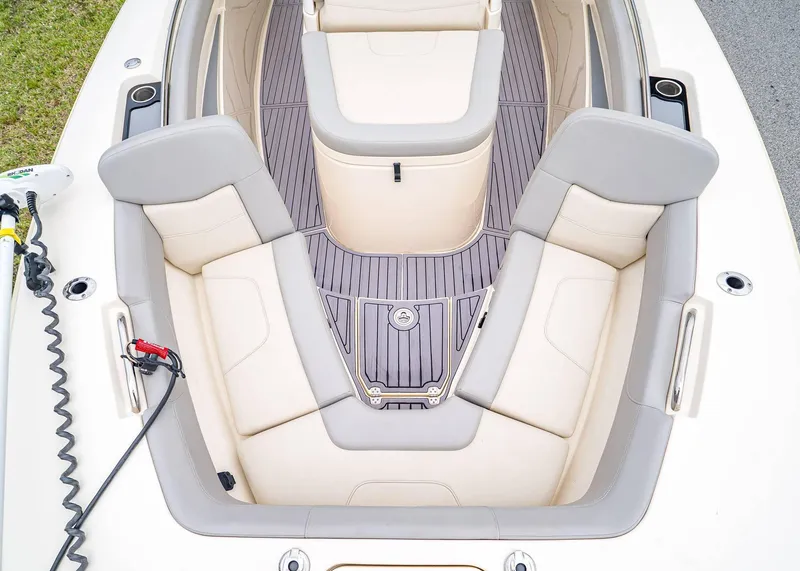 Slide: The Image of Scout 305 LXF 2023 - 16