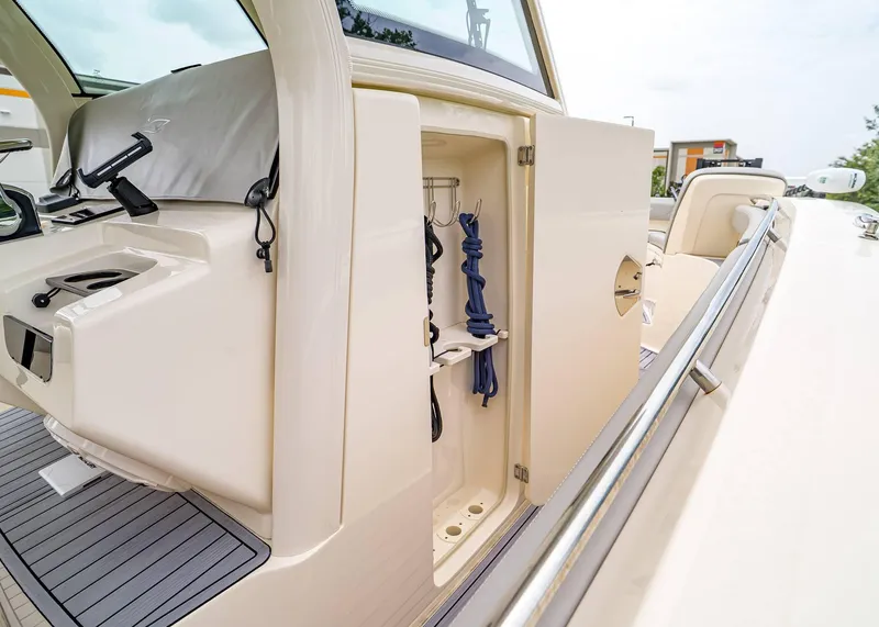 Slide: The Image of Scout 305 LXF 2023 - 25