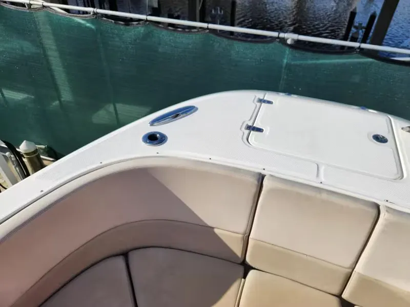 Slide: The Image of Boston Whaler 320 Vantage 2019 - 25